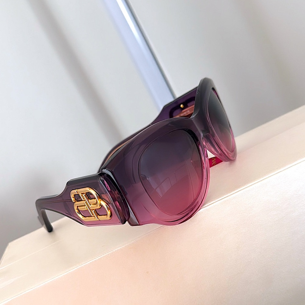 OVERSIZED BALENCIAGA SUNGLASSES